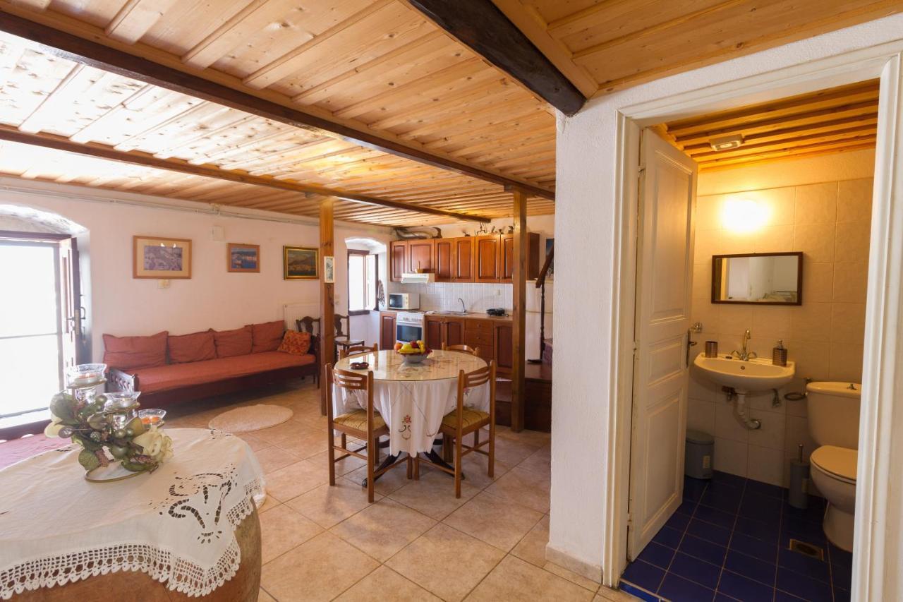 Villa The Old House - Wood & Stone à Evretí Extérieur photo